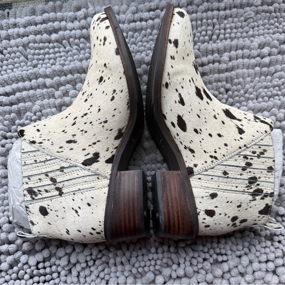 Matisse NWOT calf fur, white and dark brown. Made in Brazil 9M. In box. - Picture 10 of 15